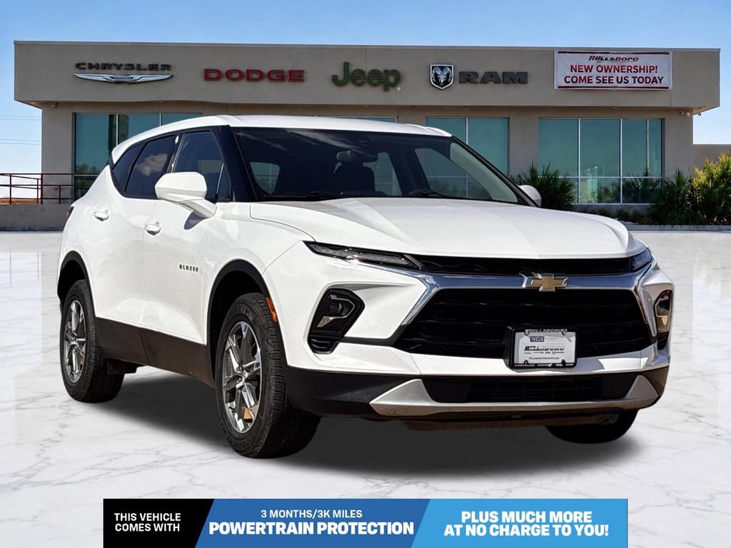 Used 2023 Chevrolet Blazer LT FWD image 1
