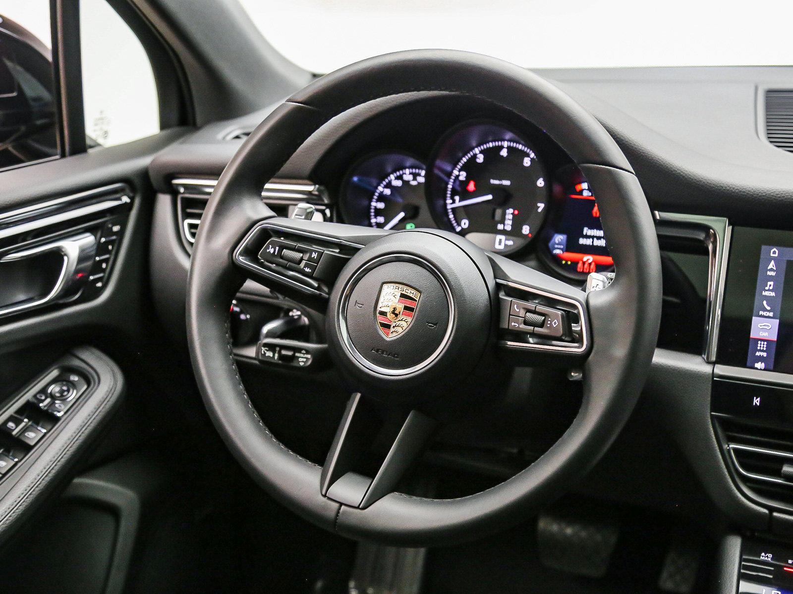 Certified 2026 Porsche Macan AWD/4WD image 15