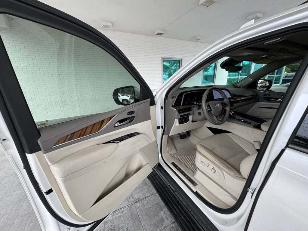 Used 2022 Cadillac Escalade Sport Platinum w/ Heavy-Duty Trailer Package AWD/4WD image 11