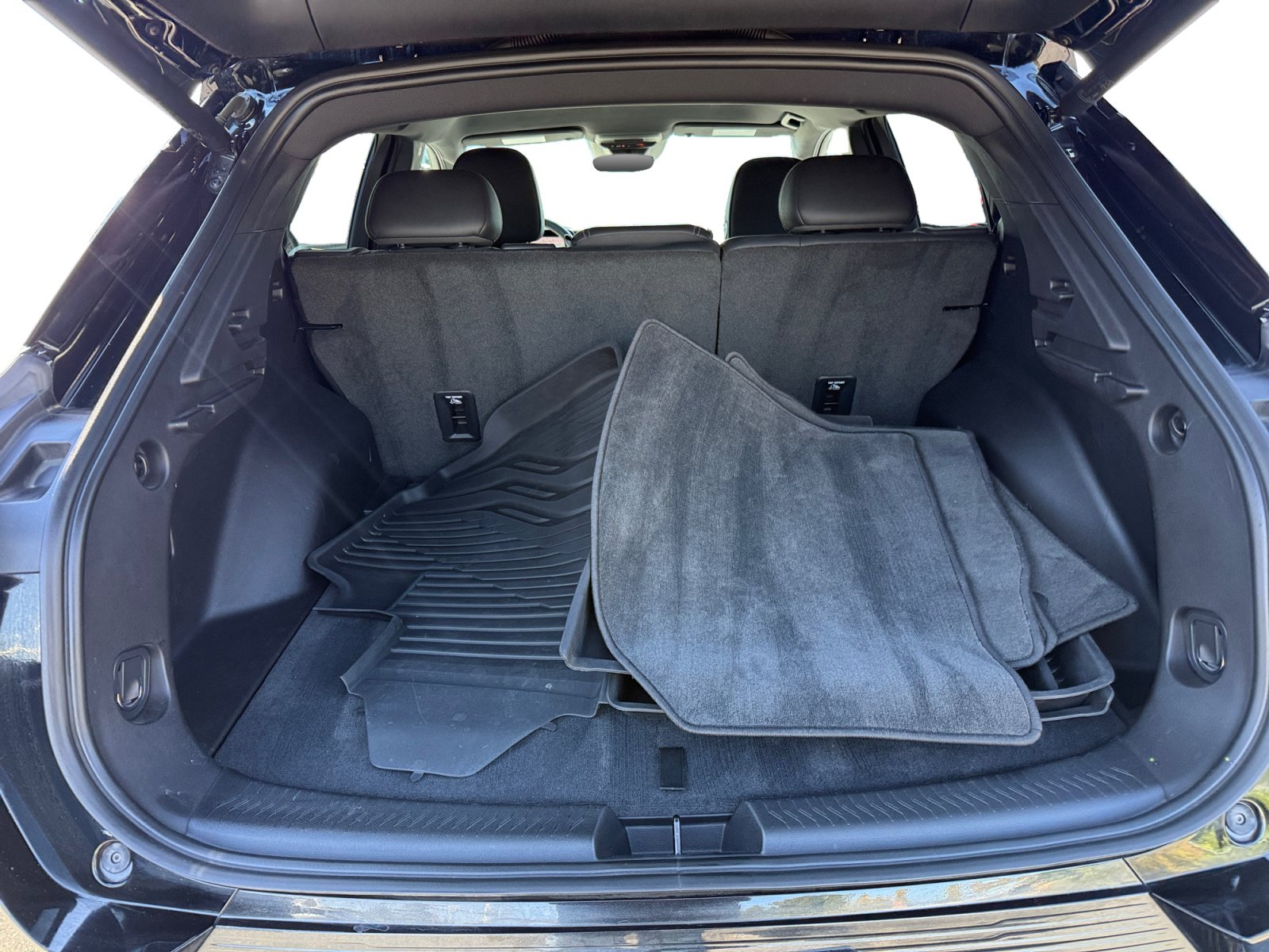 Used 2024 Chevrolet Equinox EV LT AWD/4WD image 16