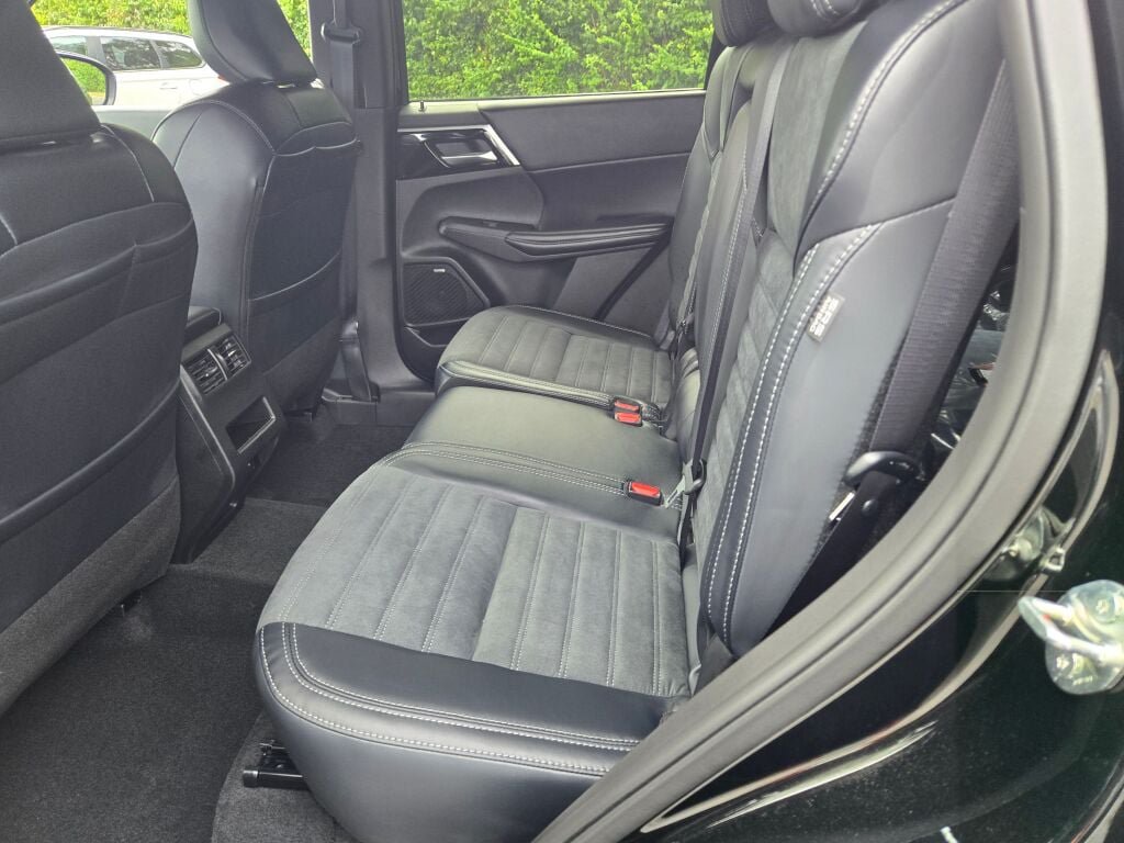 New 2026 Mitsubishi Outlander LE AWD/4WD image 13