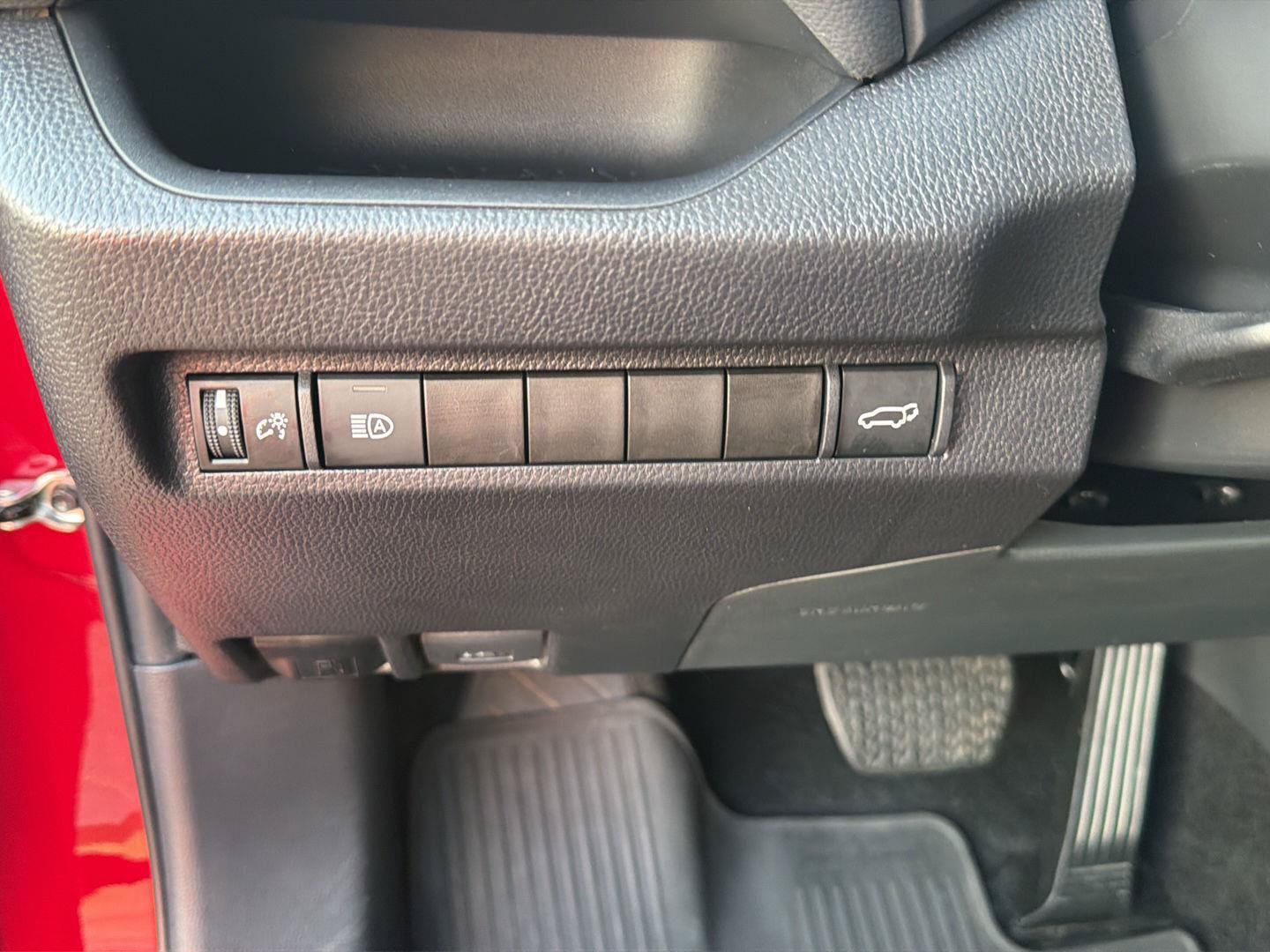 Certified 2025 Toyota RAV4 XLE w/ Convenience Package FWD image 19