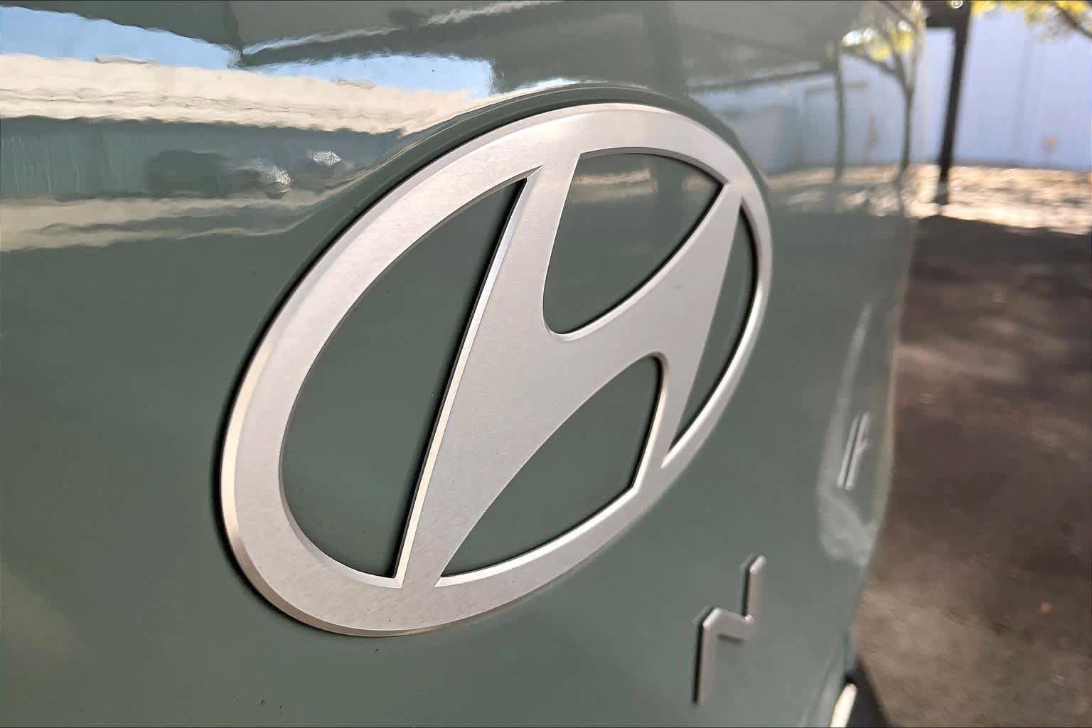 Certified 2025 Hyundai Kona SEL image 31