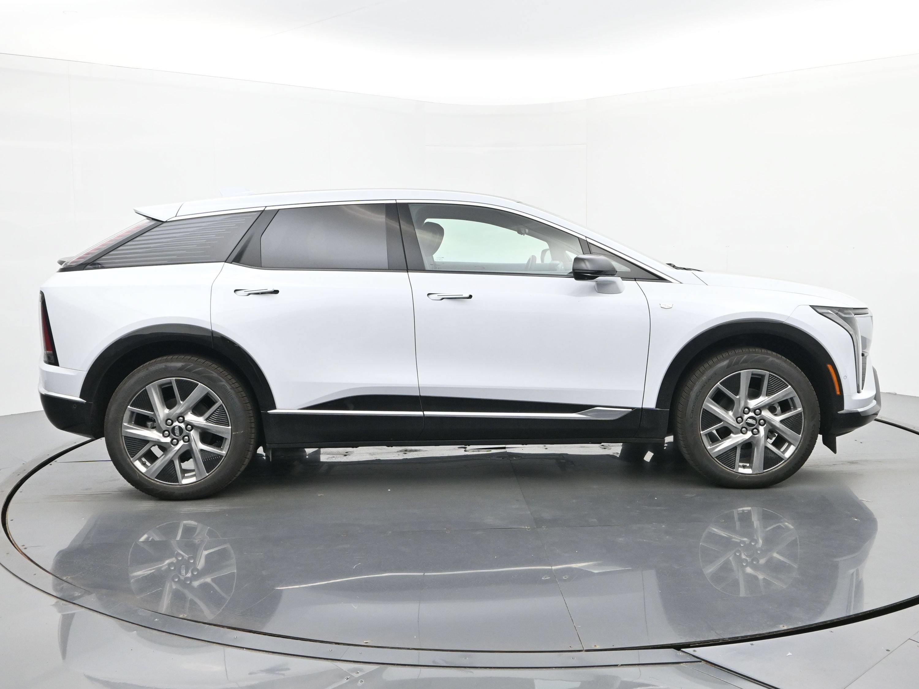 New 2026 Cadillac Optiq Luxury 1 w/ LPO, Floor Liner Package AWD/4WD image 6