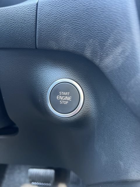 New 2026 Volvo XC40 B5 Core AWD/4WD image 18