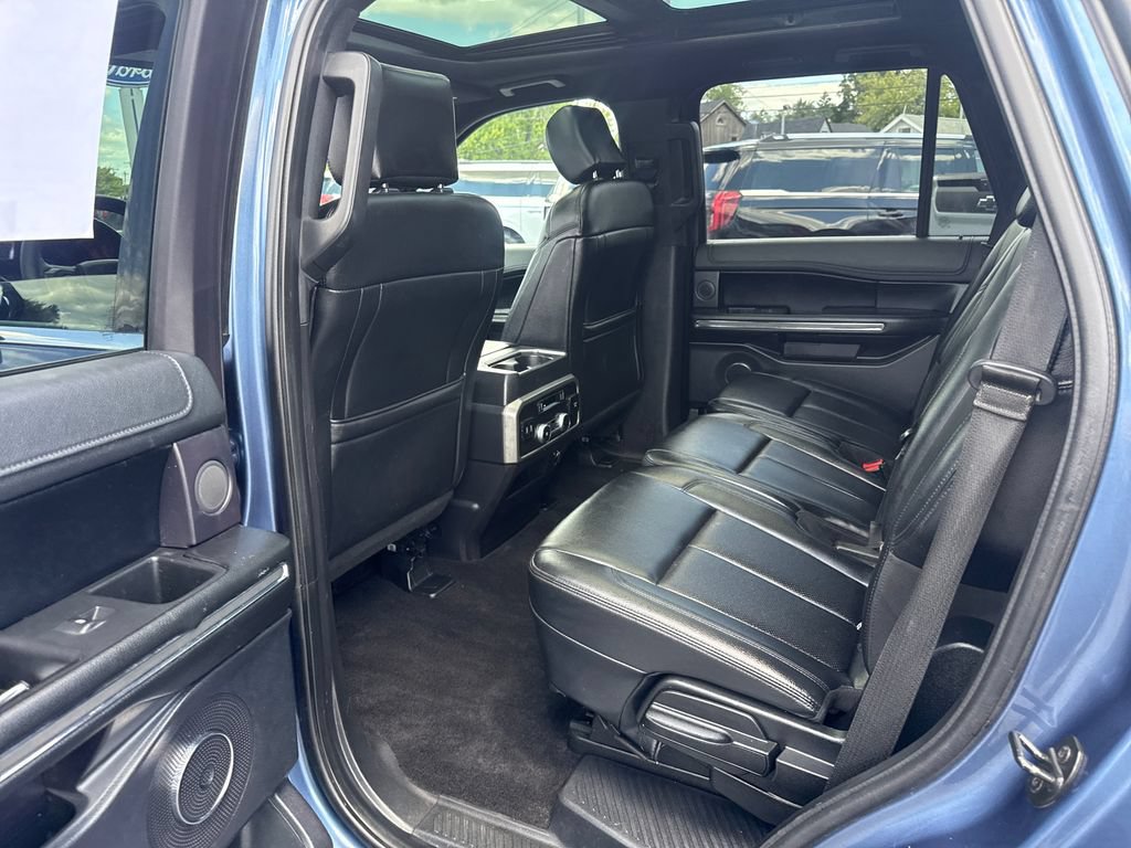 Used 2019 Ford Expedition XLT w/ Equipment Group 202A AWD/4WD image 18