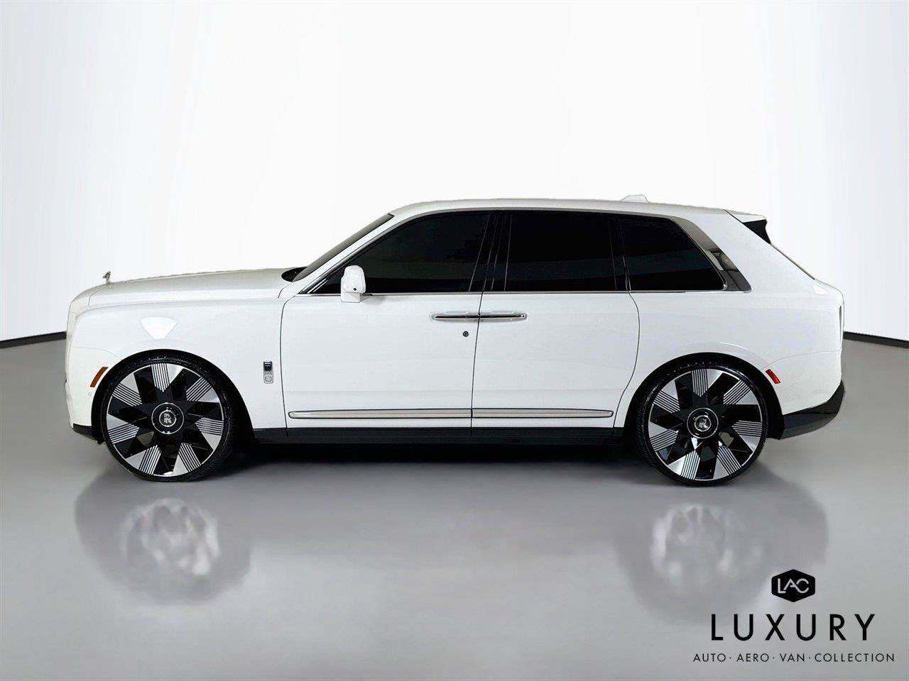 Used 2025 Rolls-Royce Cullinan AWD/4WD image 9