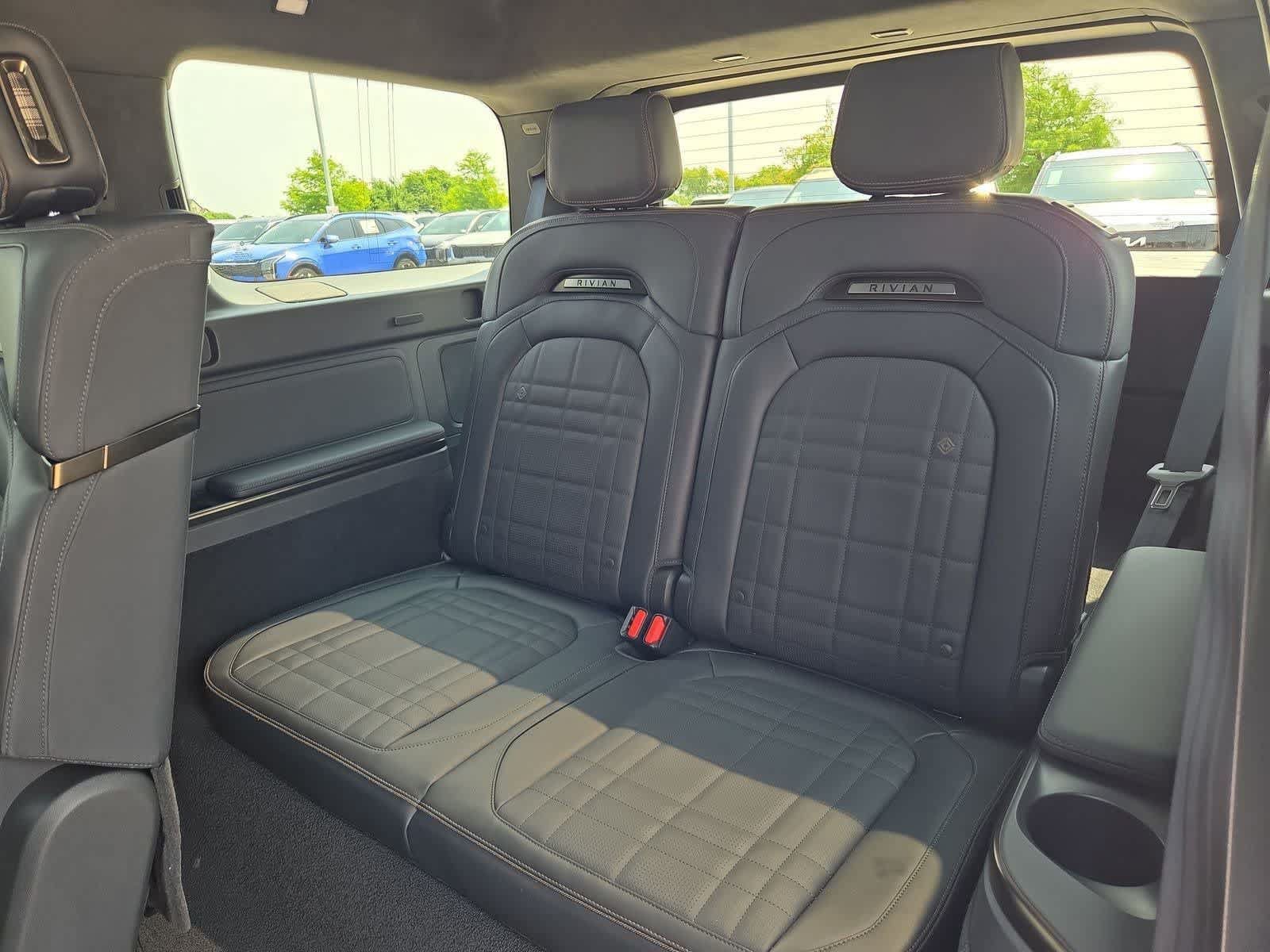 Used 2025 Rivian R1S Premium AWD/4WD image 36