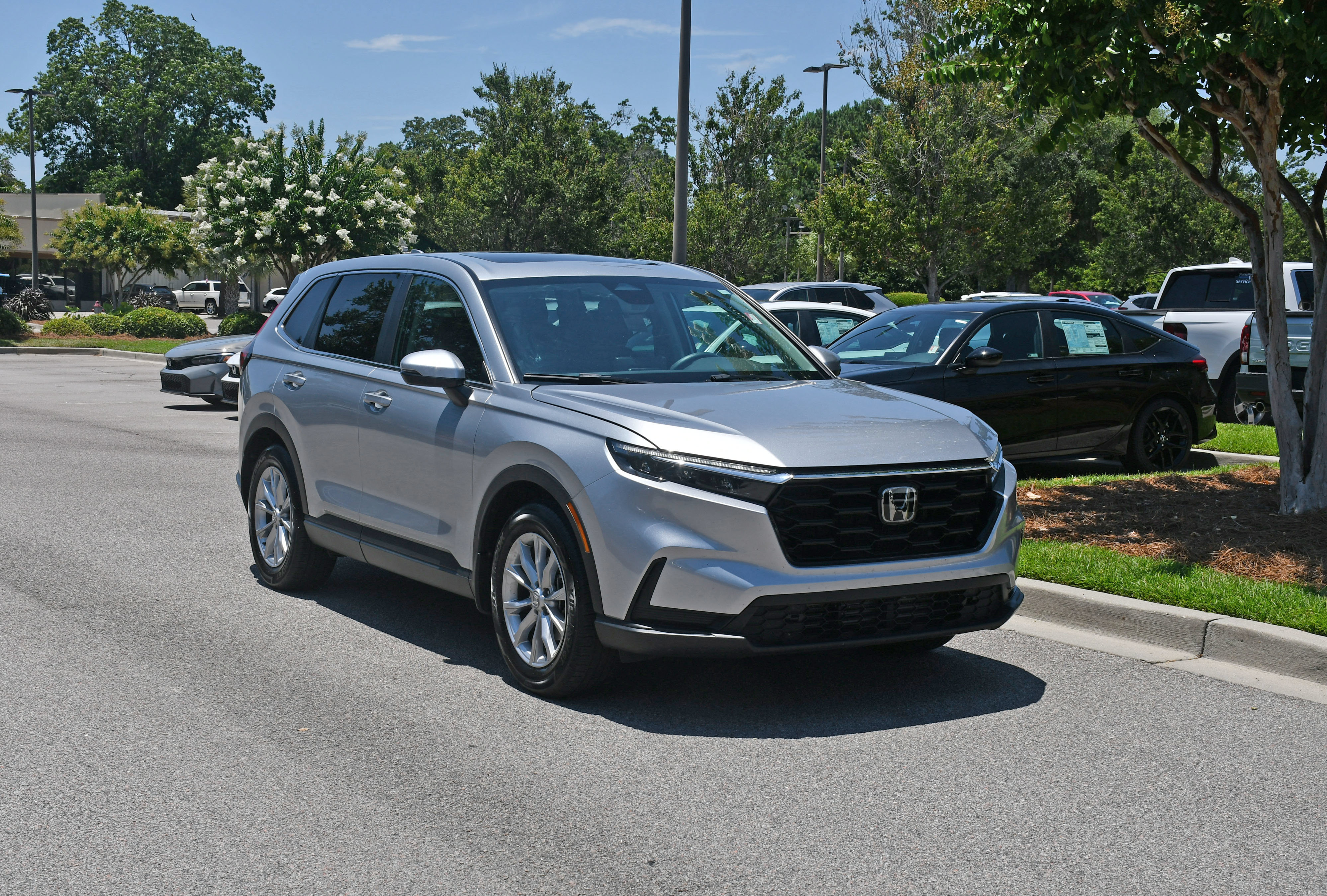 Used 2025 Honda CR-V EX image 3