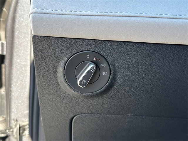 Used 2025 Volkswagen Taos SE image 32