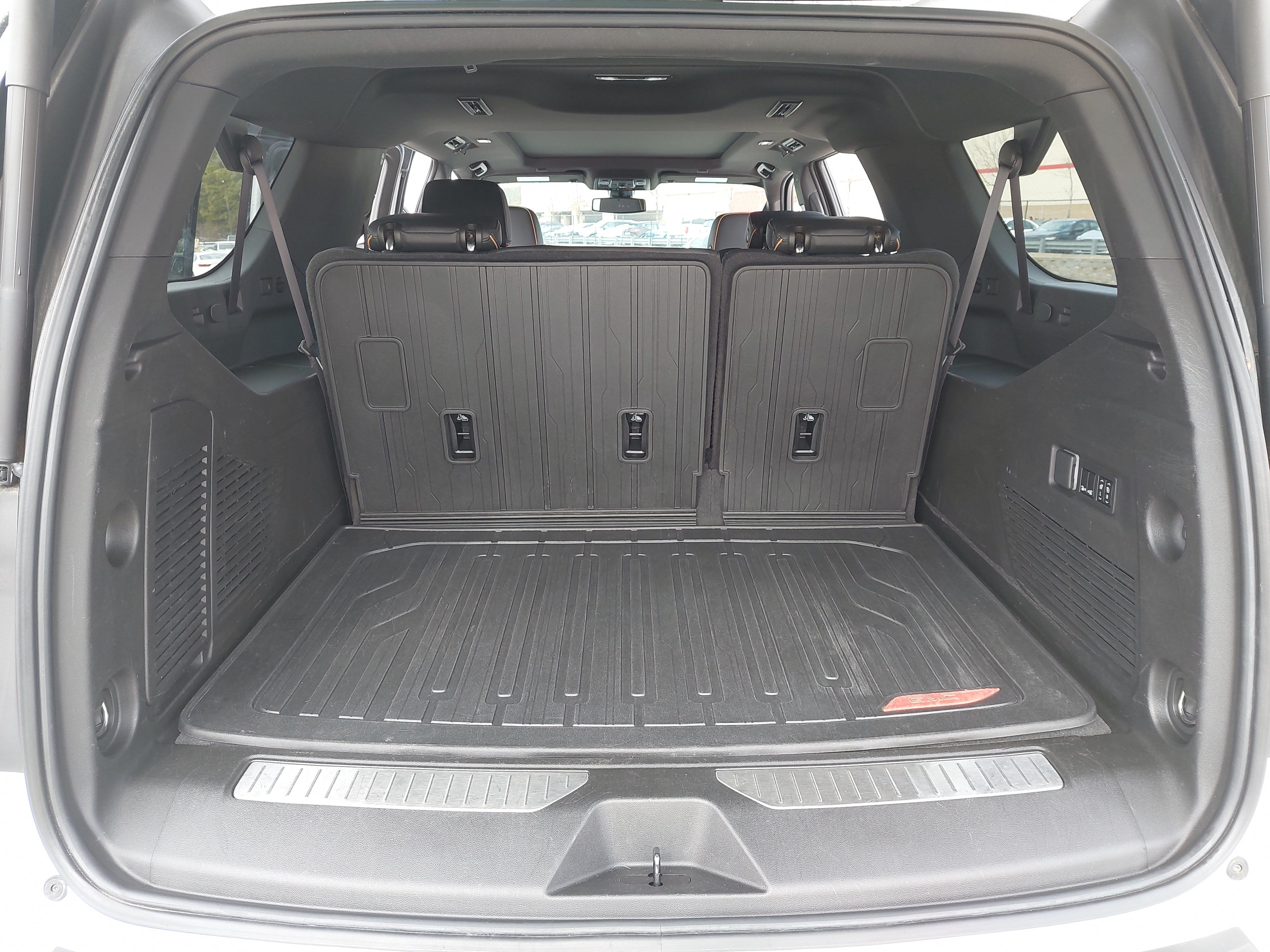 Used 2022 GMC Yukon XL AT4 AWD/4WD image 14