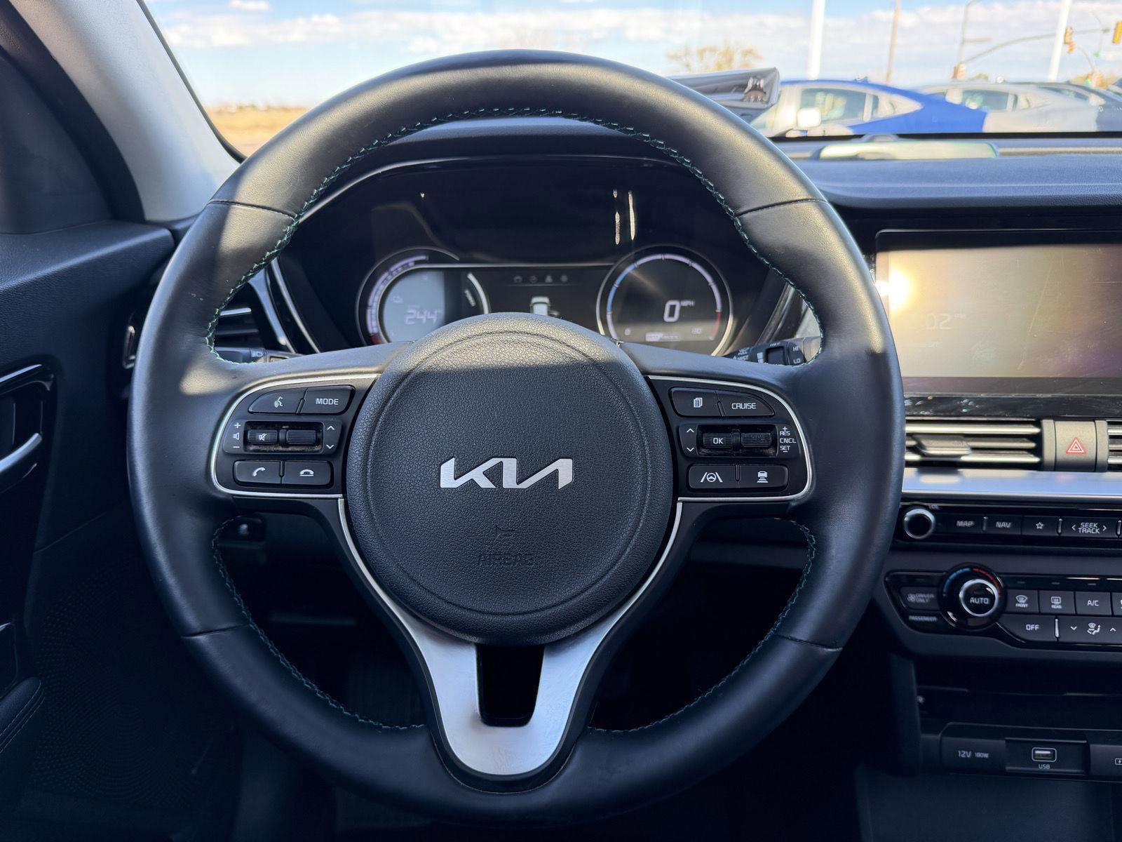 Used 2022 Kia Niro EX Premium w/ Cold Weather Package image 31