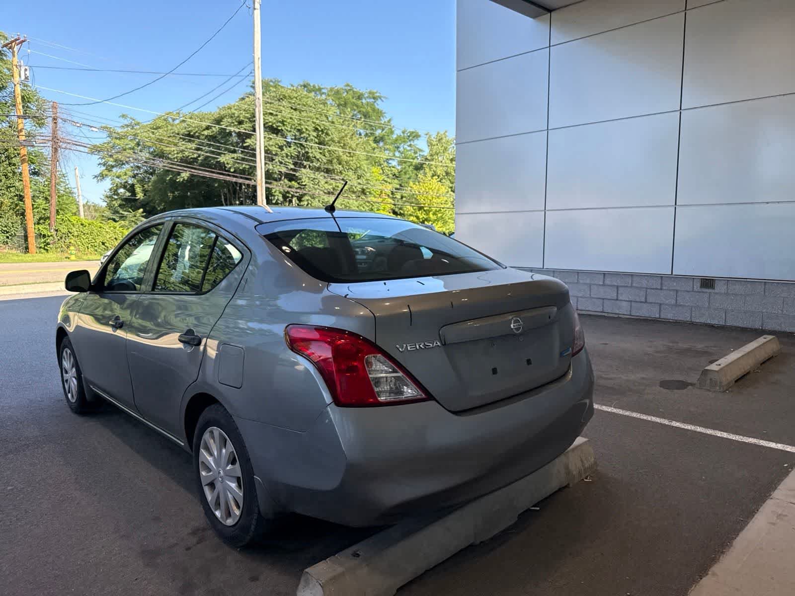 Used 2013 Nissan Versa S FWD image 11