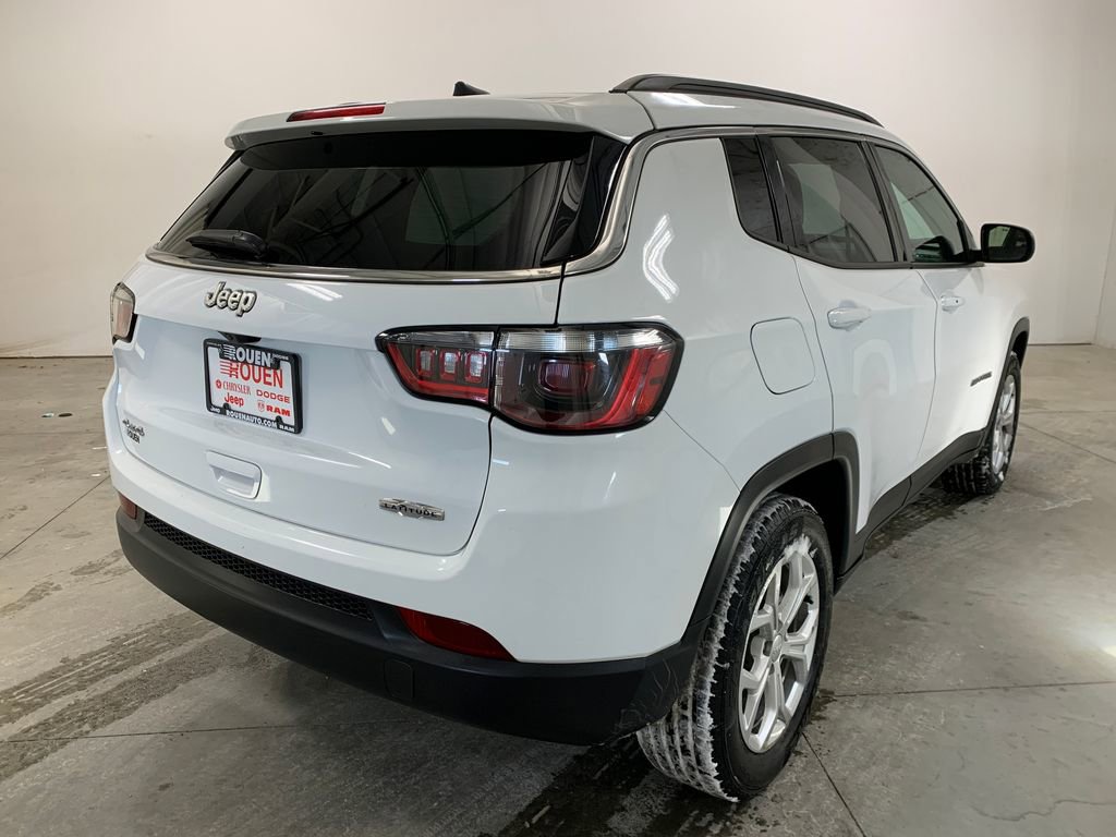 Used 2024 Jeep Compass Latitude image 24