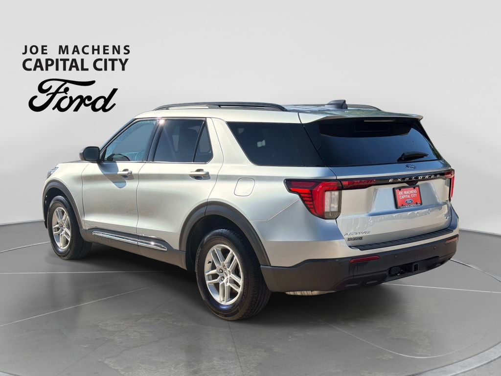 Used 2025 Ford Explorer Active AWD/4WD image 7