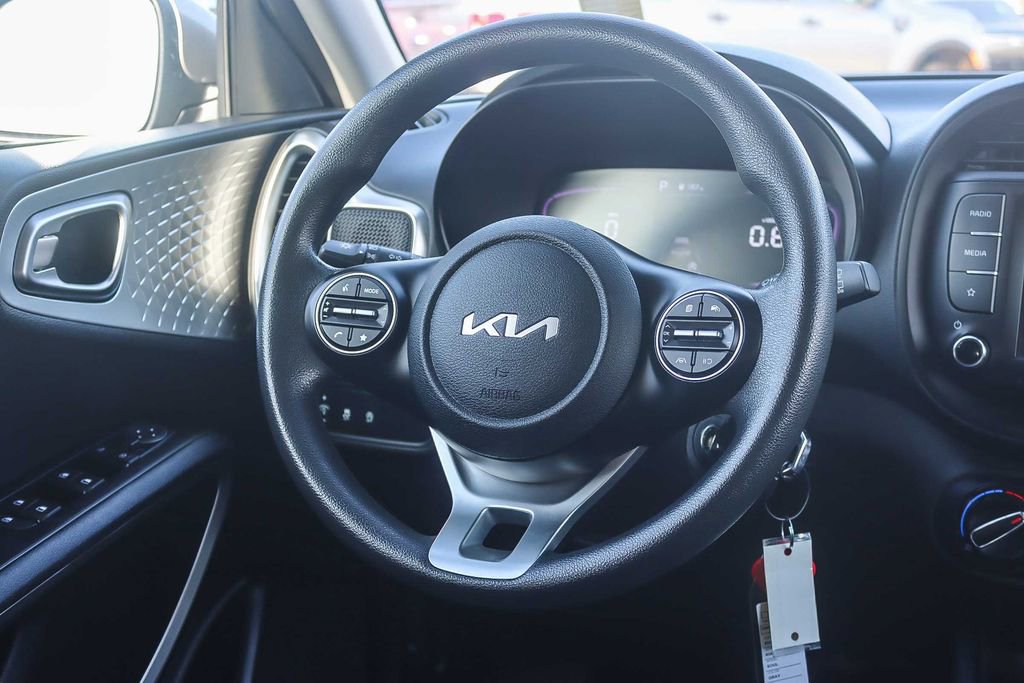 Used 2023 Kia Soul LX w/ LX Technology Package image 19
