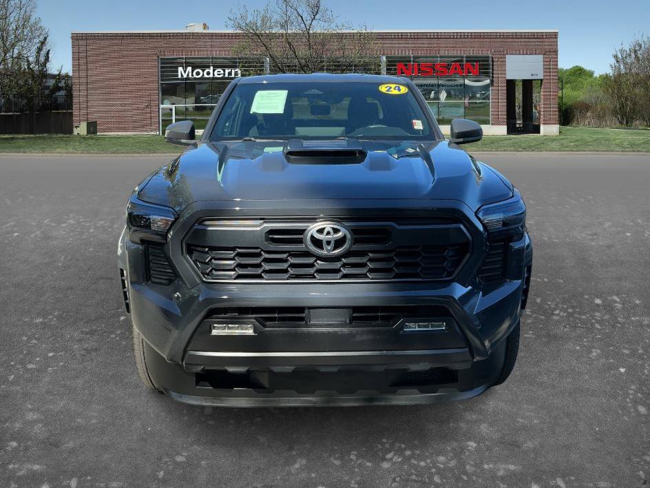Used 2024 Toyota Tacoma TRD Sport AWD/4WD image 6