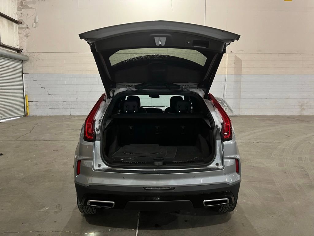 Used 2024 Cadillac XT4 Premium Luxury image 8