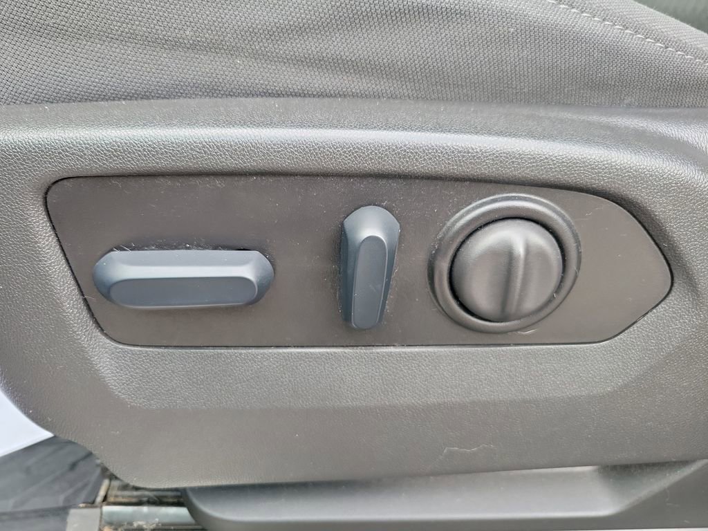 Used 2022 Chevrolet Silverado 2500 LT w/ Convenience Package image 35