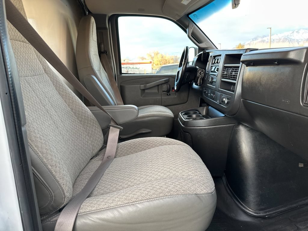 Used 2020 GMC Savana 3500 w/ Power Convenience Package RWD image 21