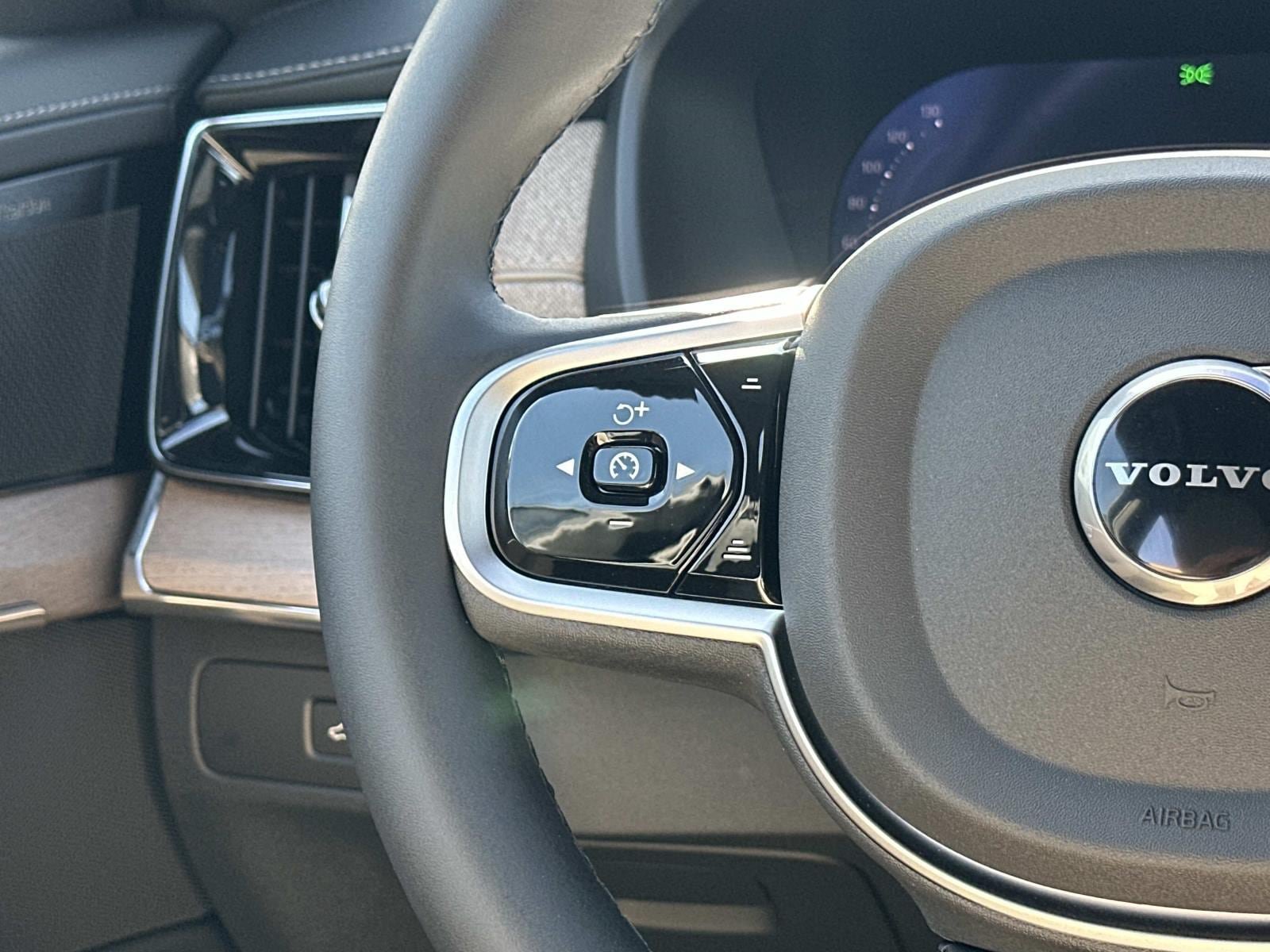 New 2026 Volvo XC90 T8 Plus w/ Protection Package Premier AWD/4WD image 8