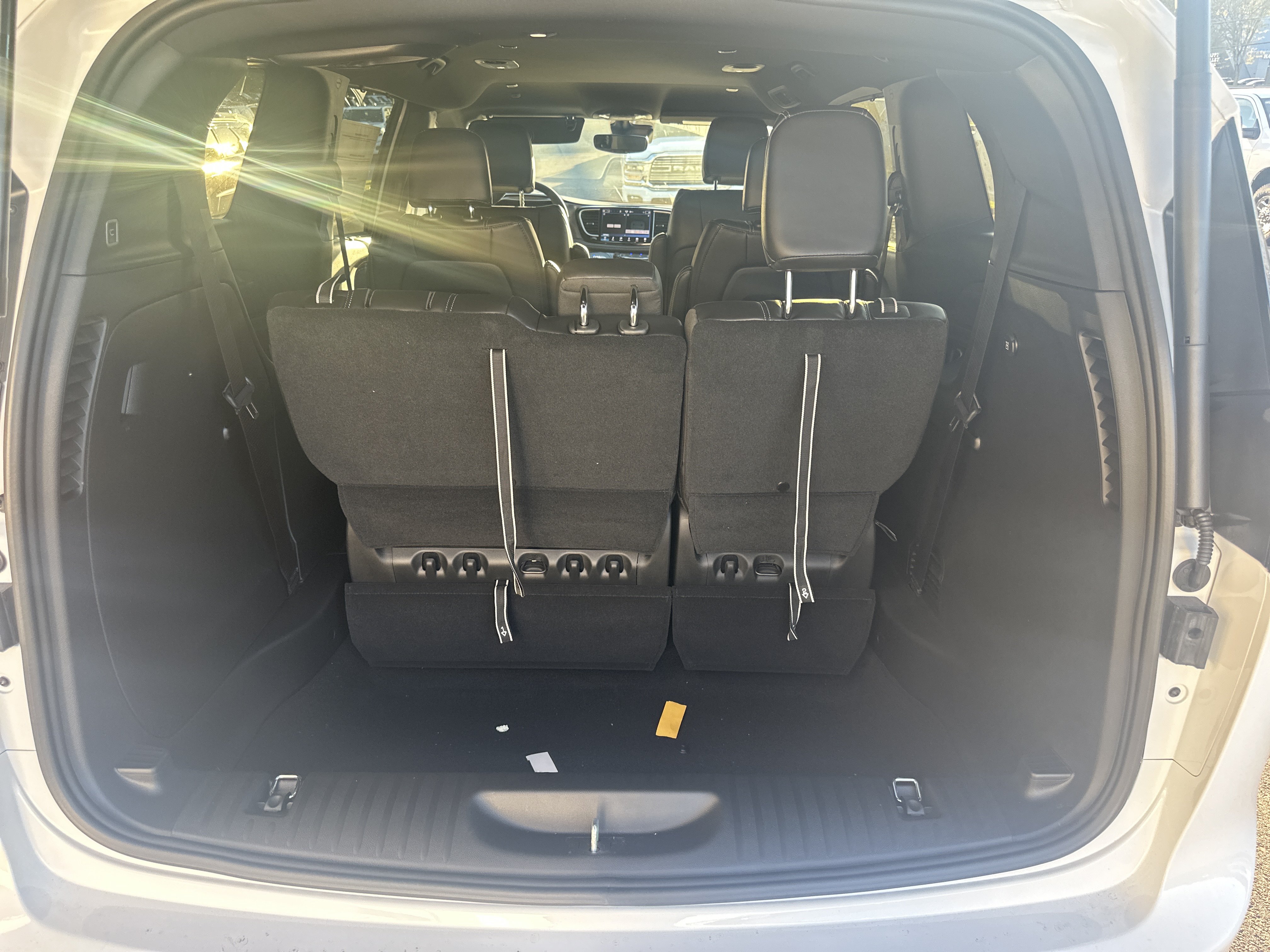 New 2026 Chrysler Pacifica Select FWD image 5