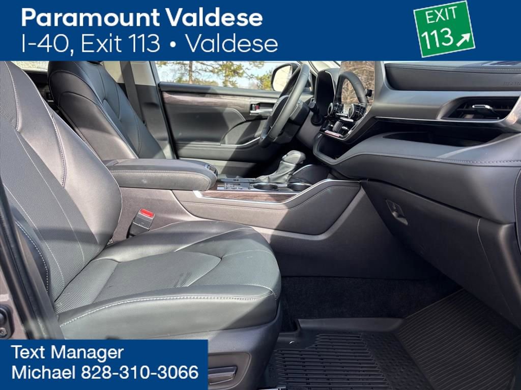 Used 2025 Toyota Highlander Limited image 14
