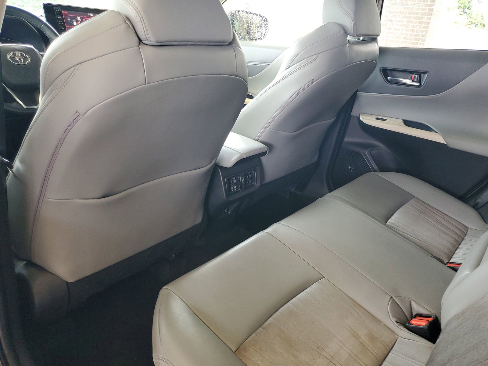 Used 2021 Toyota Venza XLE w/ Carpet Mat Package (TMS) image 22