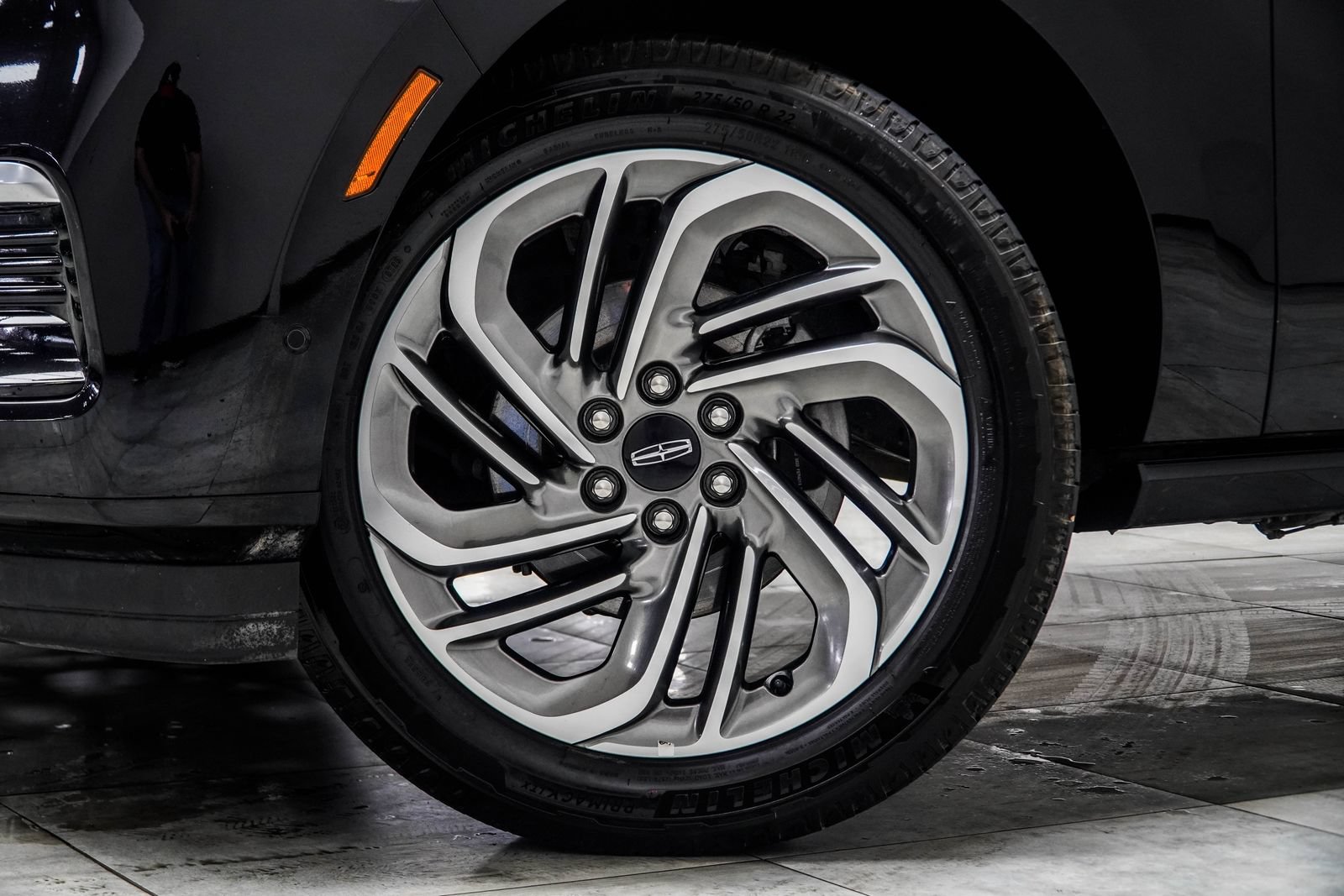 Used 2025 Lincoln Navigator Reserve AWD/4WD image 7