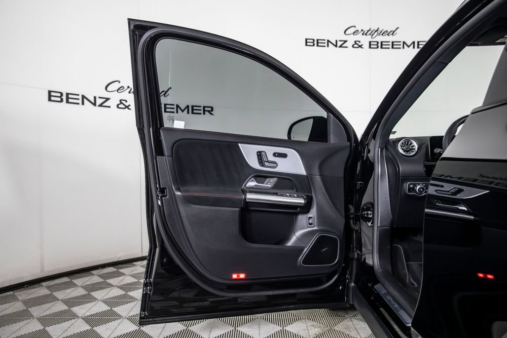 Used 2025 Mercedes-Benz GLA 35 AMG 4MATIC image 17