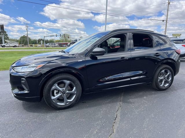 Certified 2023 Ford Escape ST-Line w/ Cold Weather Package FWD image 3