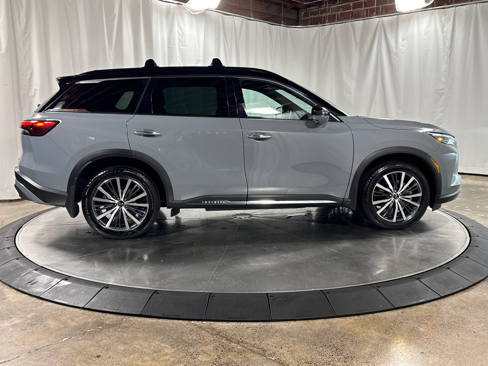 Certified 2025 INFINITI QX60 Autograph w/ Cargo Package AWD/4WD image 9