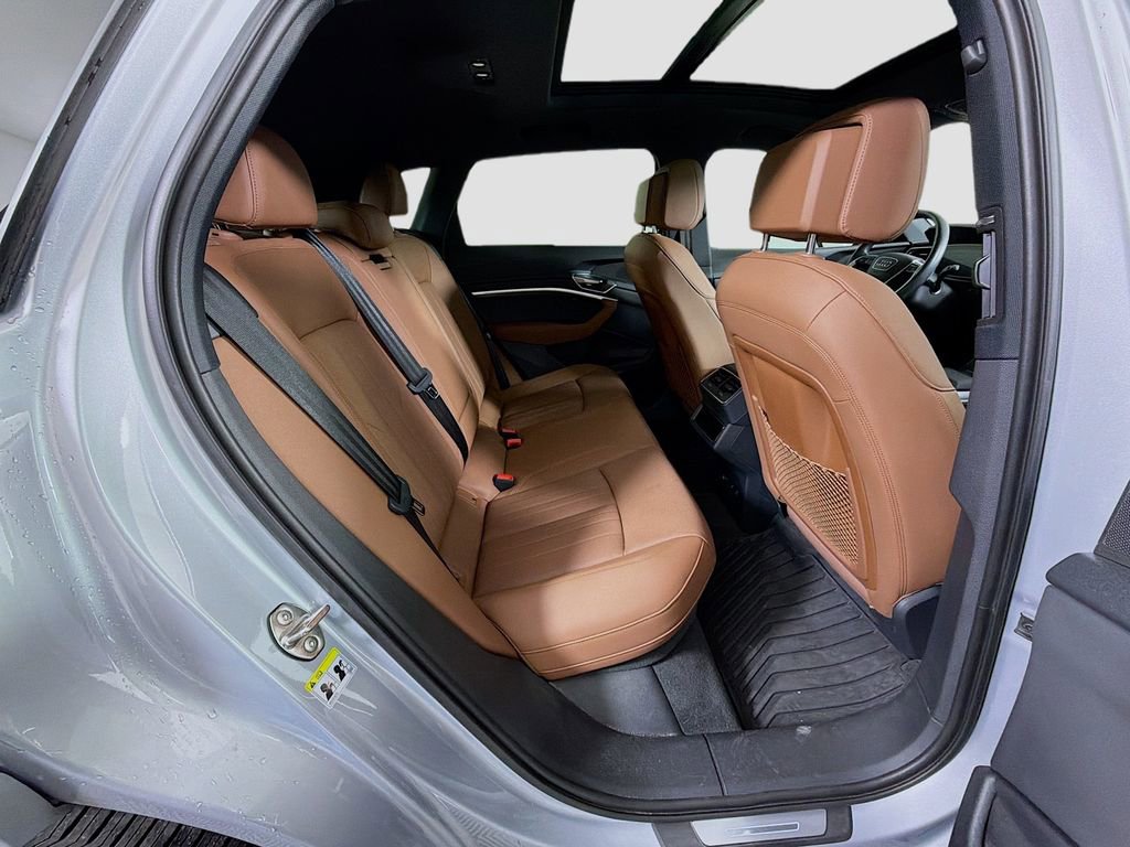 Used 2022 Audi e-tron Premium Plus image 30
