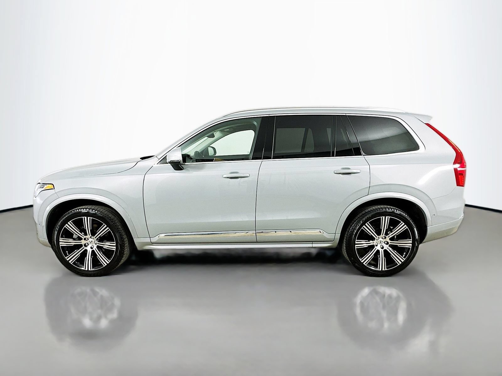Used 2025 Volvo XC90 B6 Plus w/ Protection Package Premier AWD/4WD image 8