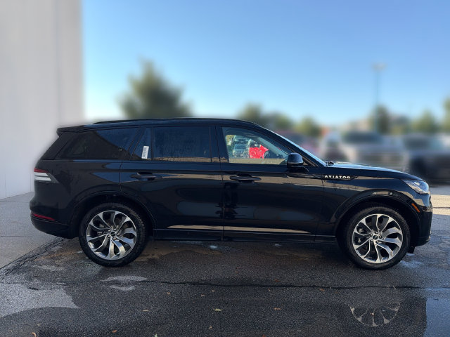 New 2026 Lincoln Aviator AWD w/ Jet Appearance Package image 4