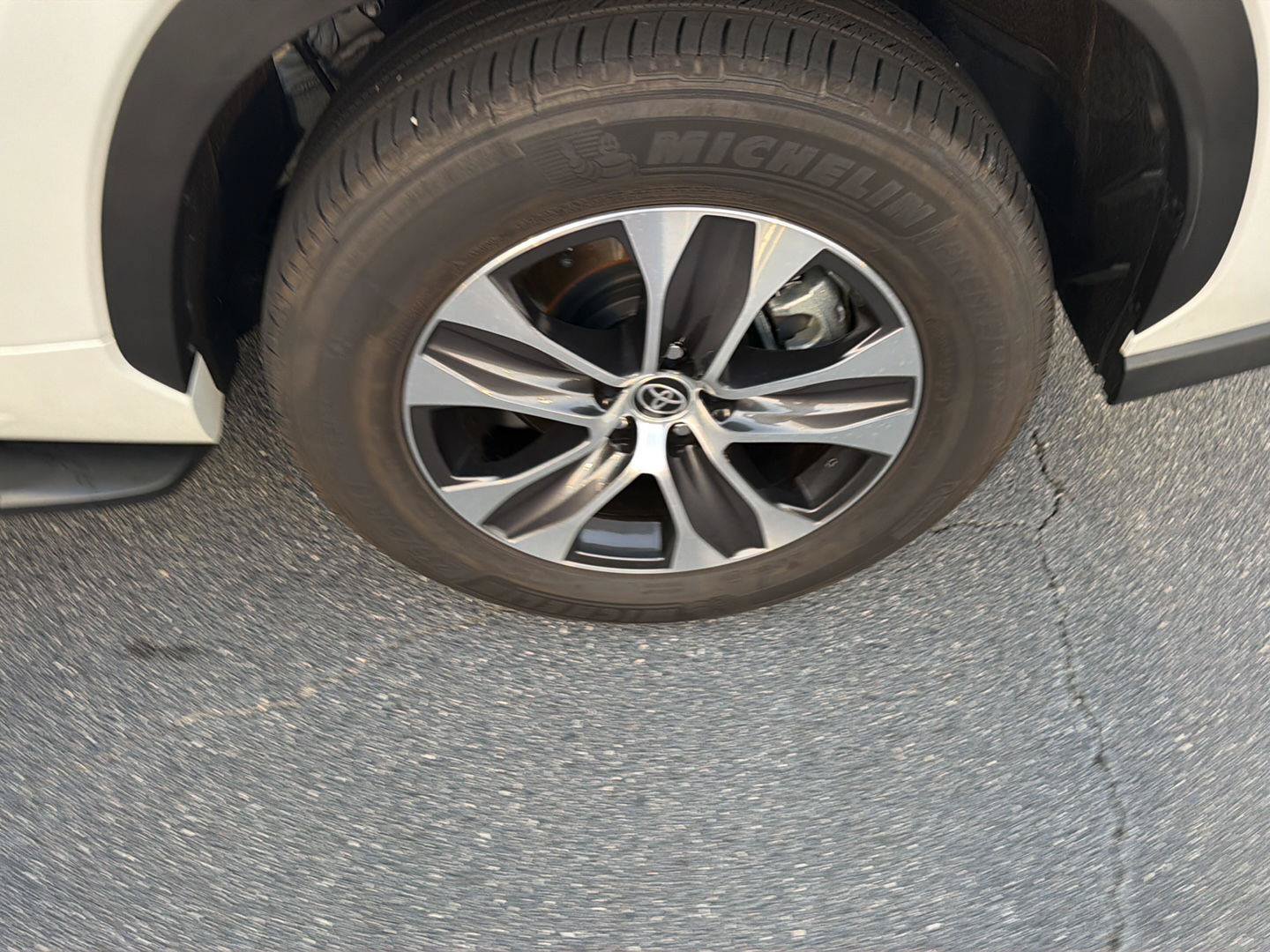 Certified 2023 Toyota Highlander XLE FWD image 40