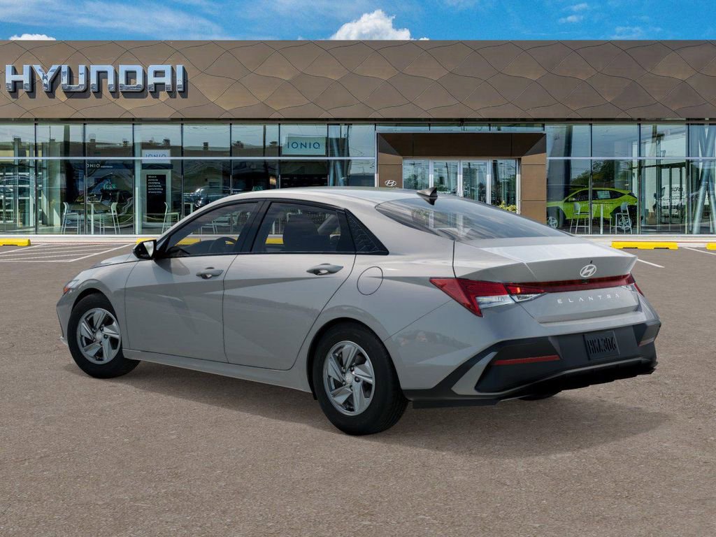 New 2026 Hyundai Elantra SE FWD image 5