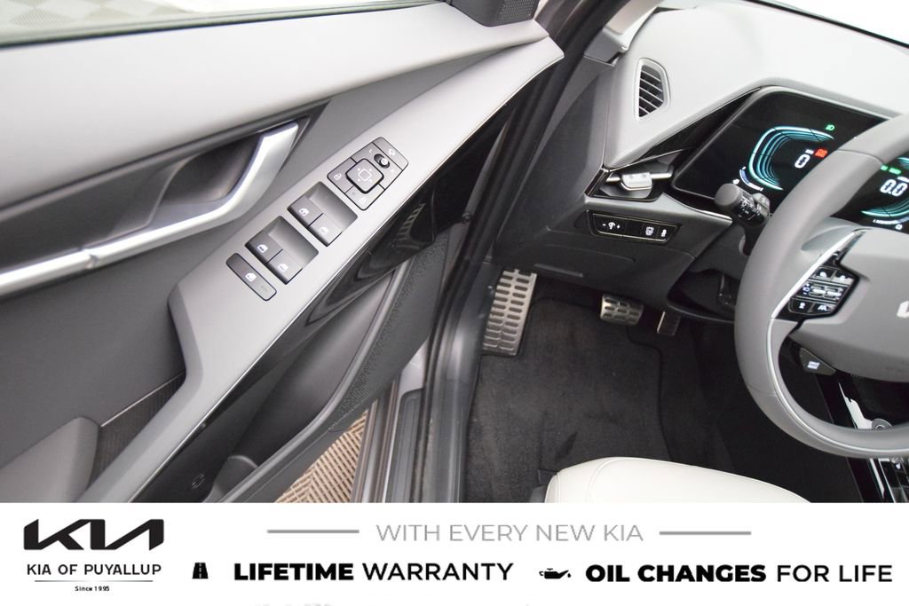 New 2025 Kia Niro EX Touring image 27