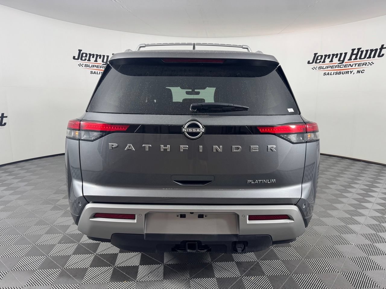 Used 2025 Nissan Pathfinder Platinum w/ Cargo Package FWD image 8