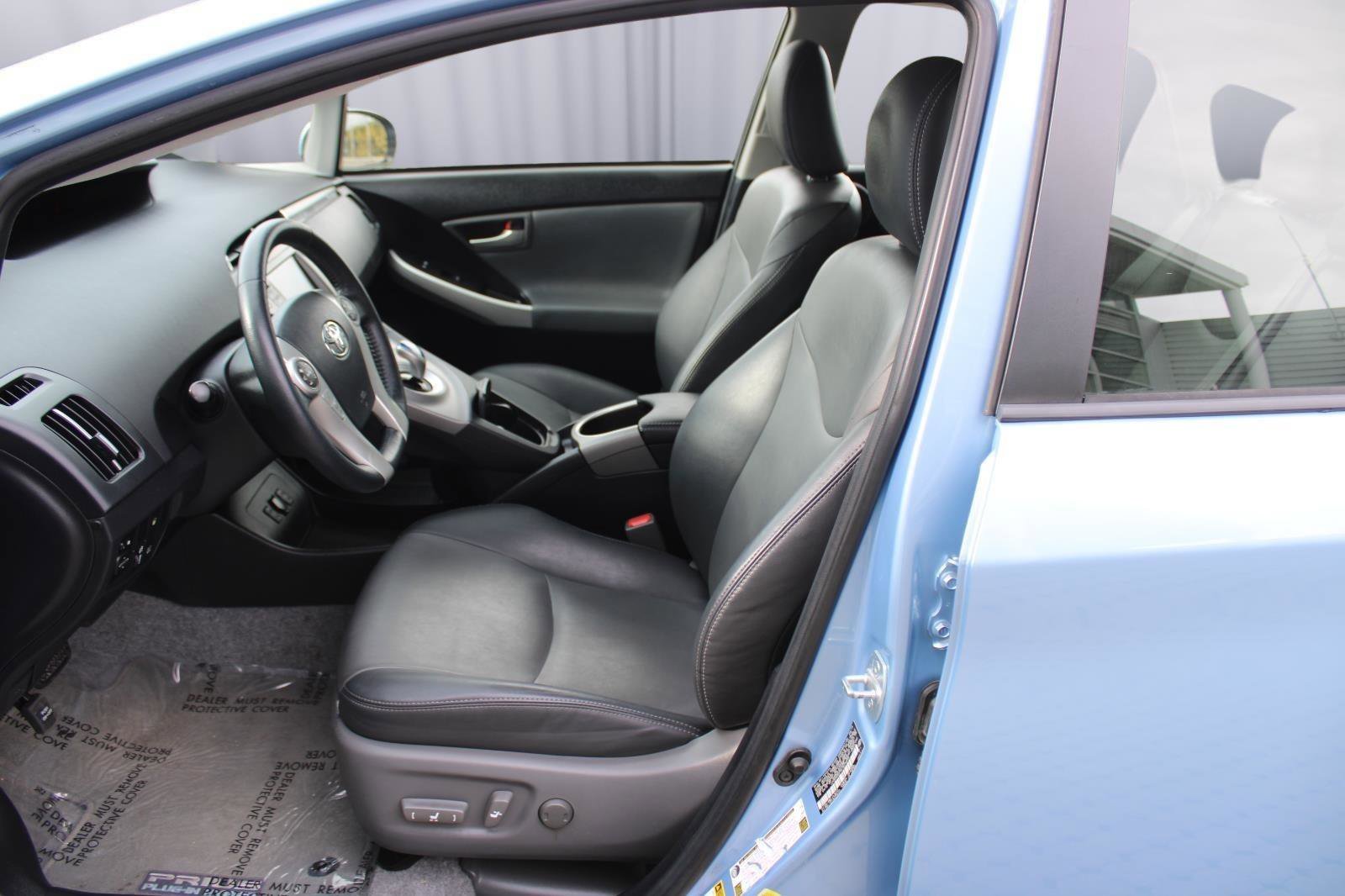 Used 2015 Toyota Prius Prime Advanced image 31