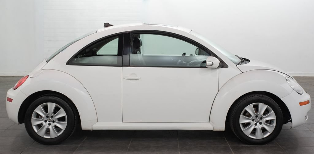 Used 2010 Volkswagen Beetle Coupe FWD image 13