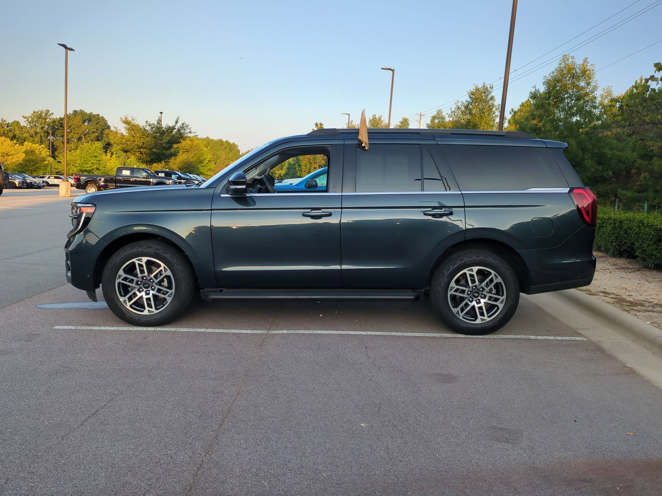 Certified 2025 Ford Expedition Active AWD/4WD image 7