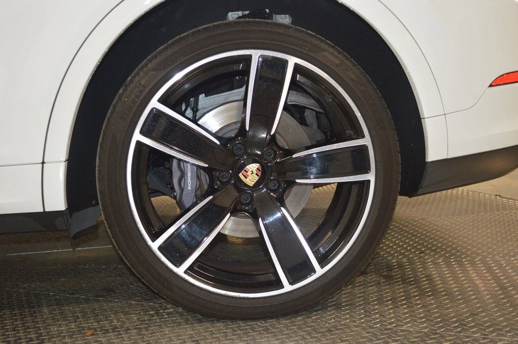 Certified 2023 Porsche Cayenne Platinum Edition image 14