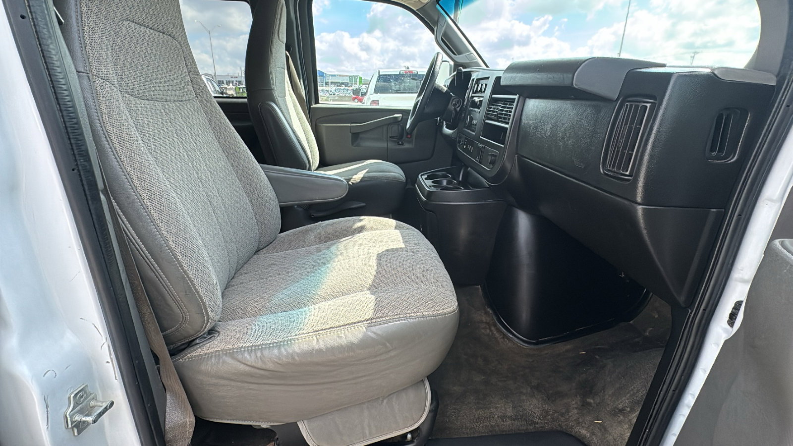 Used 2018 Chevrolet Express 3500 LT w/ LT Preferred Equipment Group image 21
