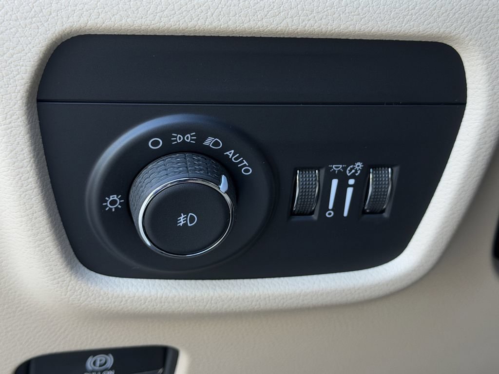 New 2025 Jeep Grand Cherokee Limited w/ Luxury Tech Group II AWD/4WD image 18
