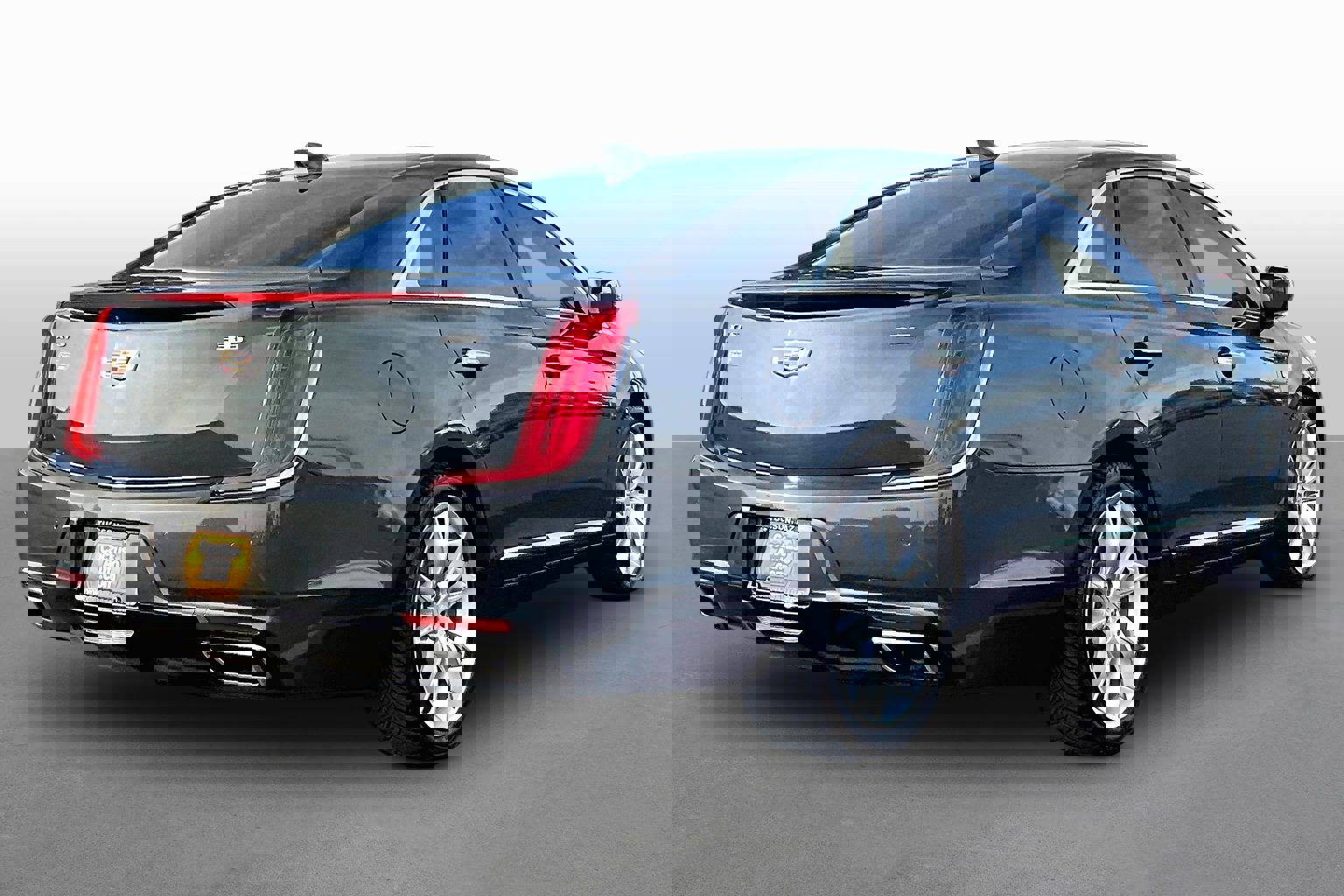 Used 2019 Cadillac XTS Premium Luxury image 2