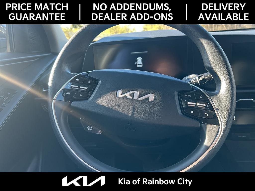 Used 2025 Kia Niro LX image 25