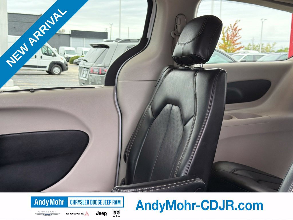 Used 2024 Chrysler Pacifica Touring-L FWD image 18