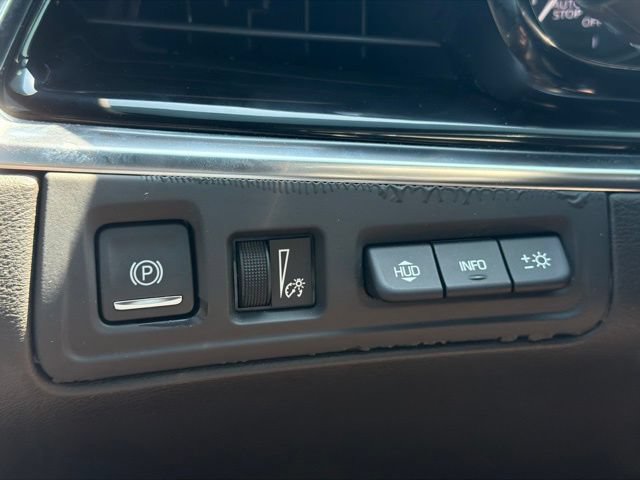 Used 2023 Cadillac XT6 Premium Luxury w/ Technology Package FWD image 34