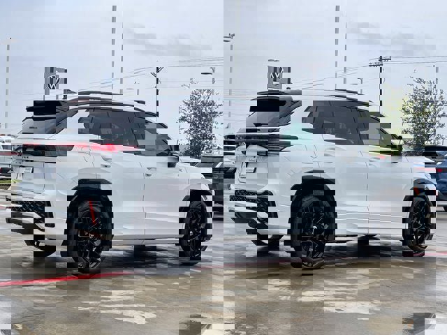 New 2026 Volkswagen Tiguan SE R-Line image 8